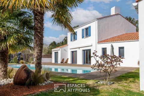 Villa d’architecte avec piscine à proximité des plages