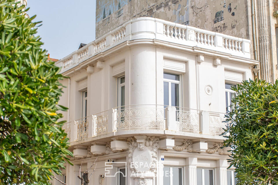Villa balnéaire emblématique et panorama d'exception face à l'océan