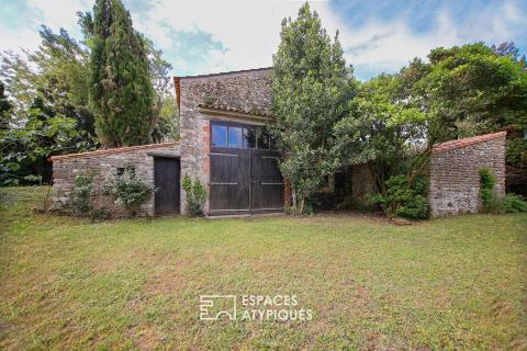 Projet d&rsquo;exception à Jard-sur-Mer : authentique longère avec grange et terrain constructible