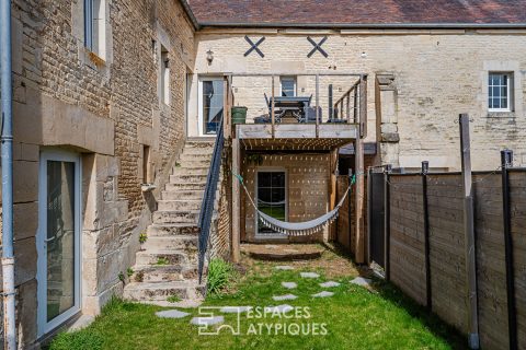 Maison de charme en pierre de Caen avec jardin et terrasse sur pilotis
