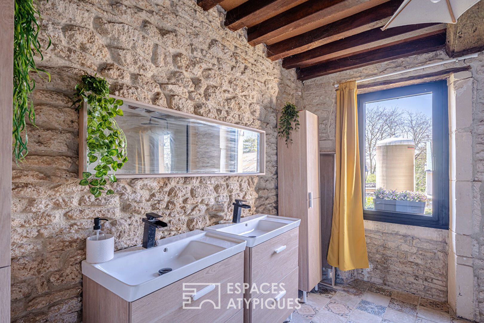 Charmante maison en pierre rénovée