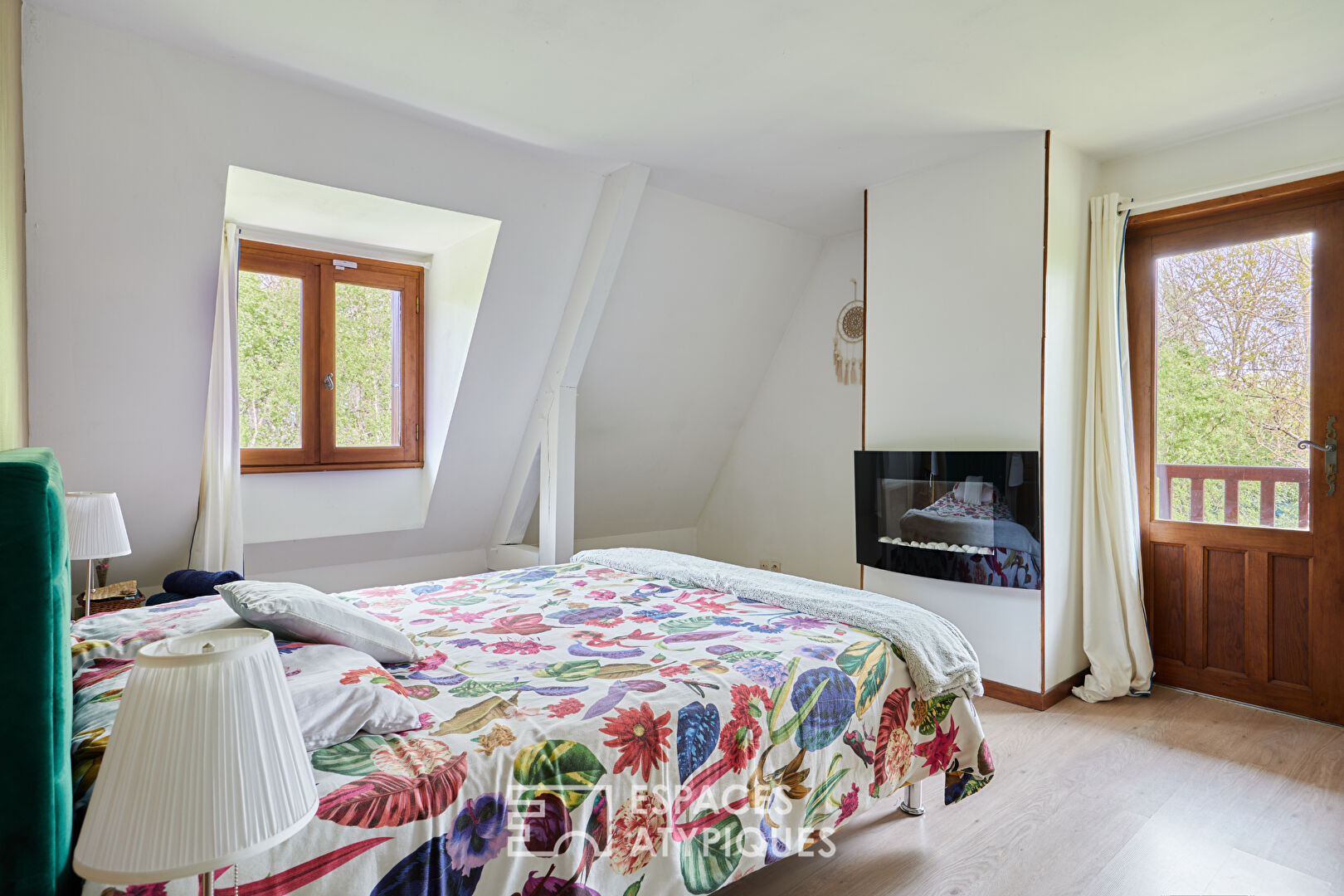 Maison normande au bord de son sublime étang