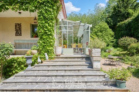 Maison esprit seventies sublimée par sa lumineuse véranda