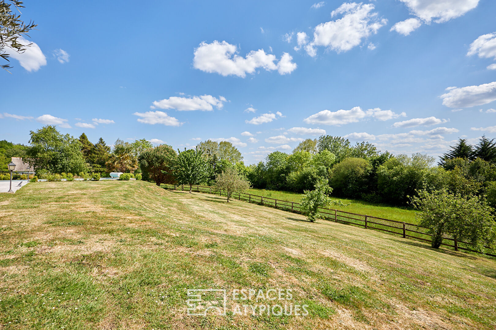 Maison de charme avec vue panoramique , piscine et paddocks