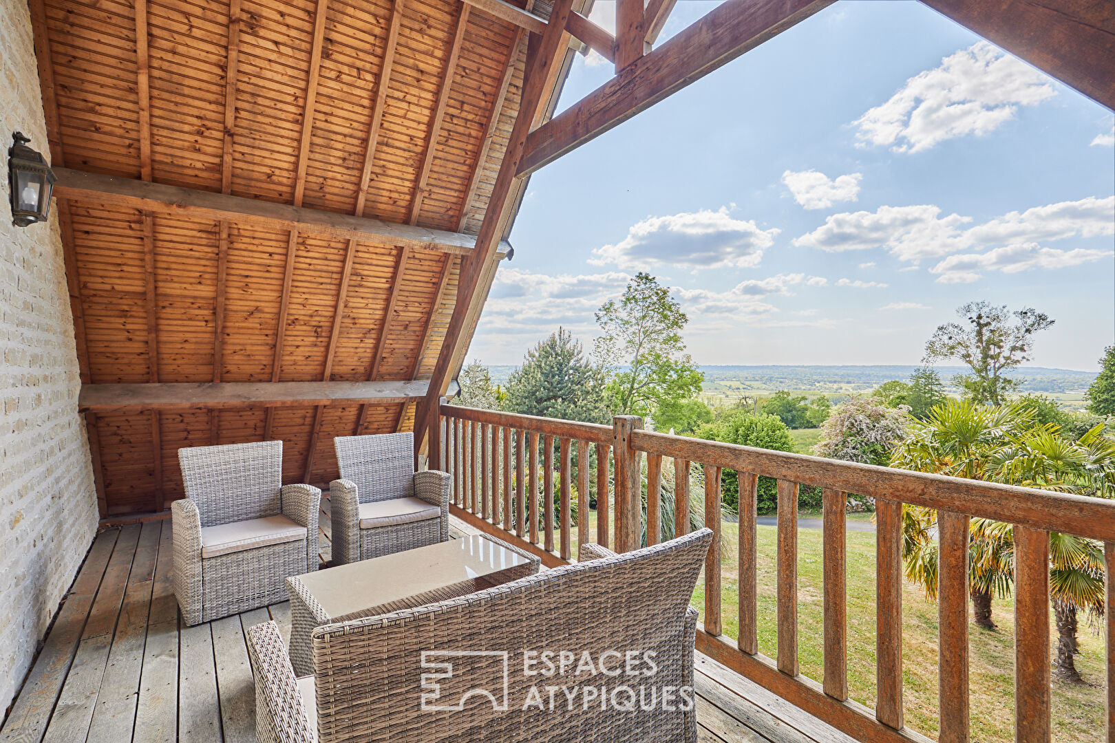 Maison de charme avec vue panoramique , piscine et paddocks