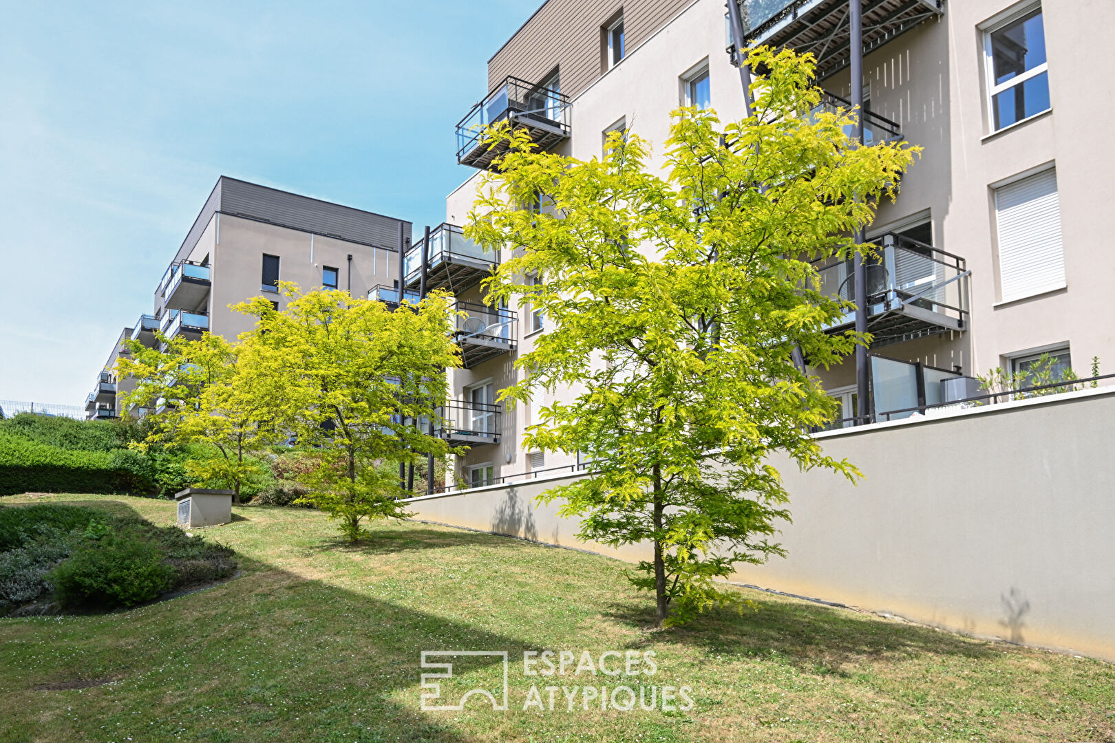 Appartement avec balcon dans résidence au bord du canal