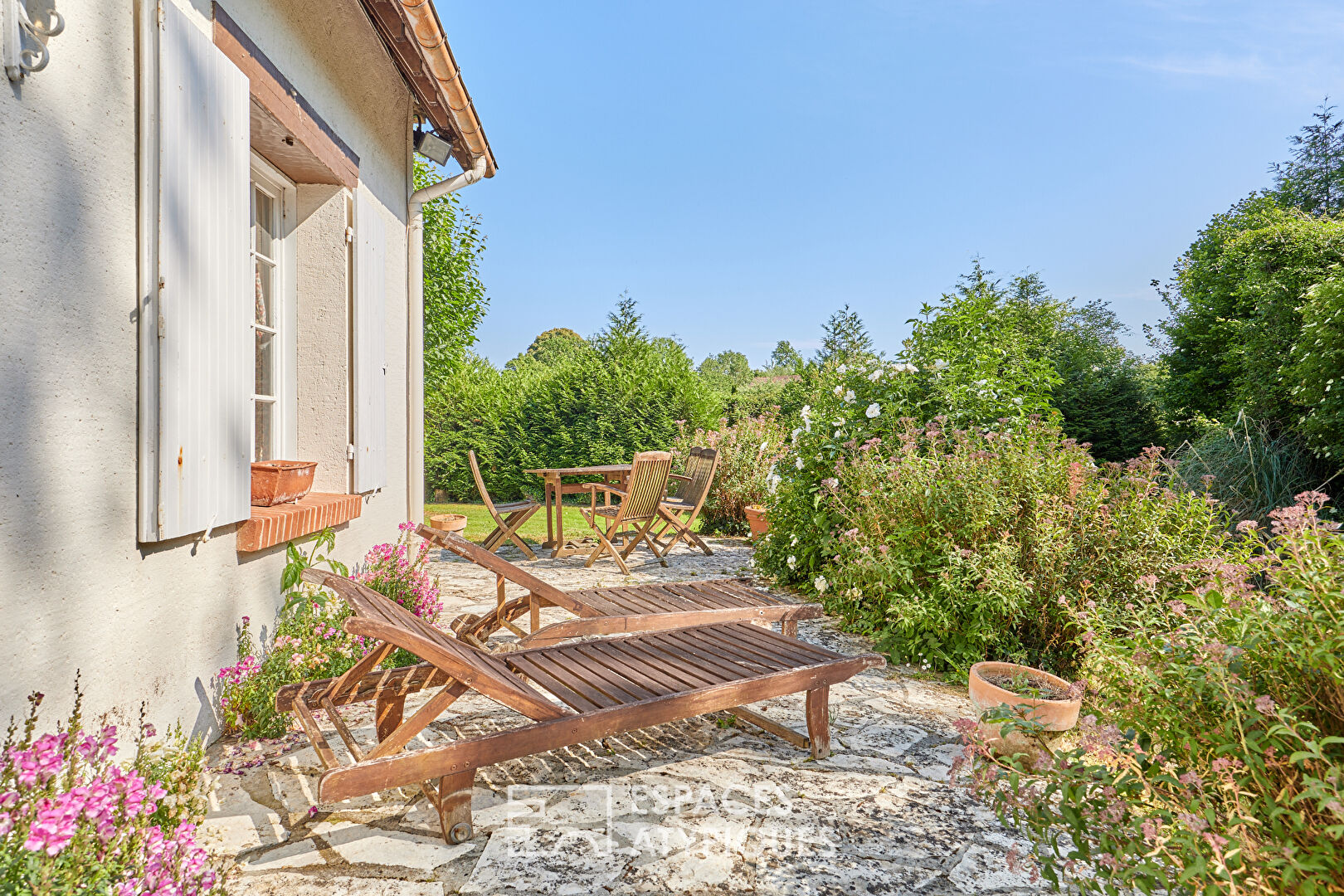 Maison d’inspiration normande et son jardin extraordinaire