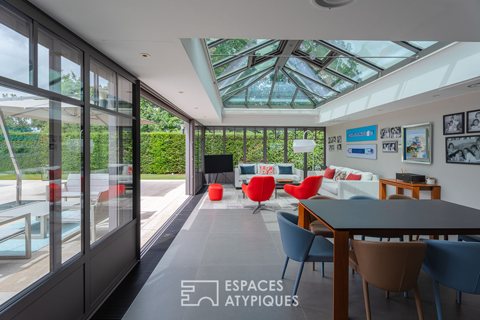Architect-designed house with heated swimming pool and valley view