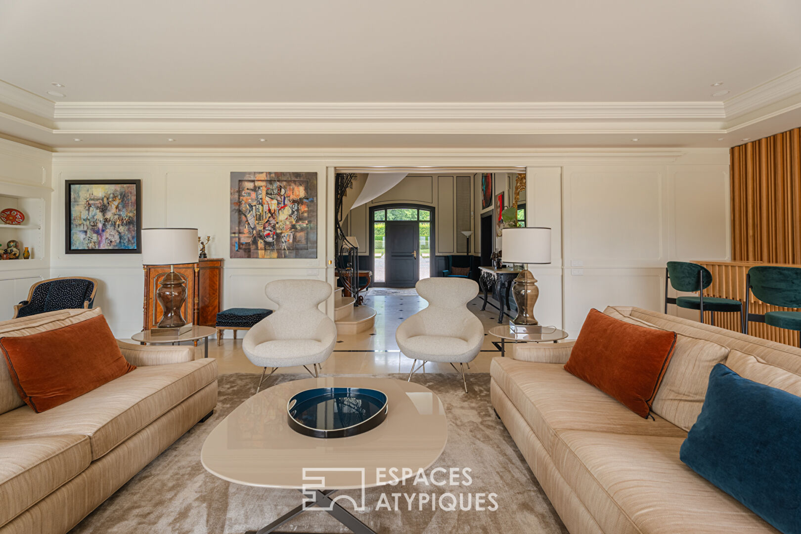 Architect-designed house with heated swimming pool and valley view
