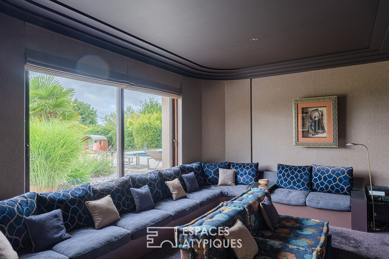 Architect-designed house with heated swimming pool and valley view