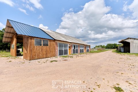 Haras moderne et maison familiale proche du Pôle International du Cheval
