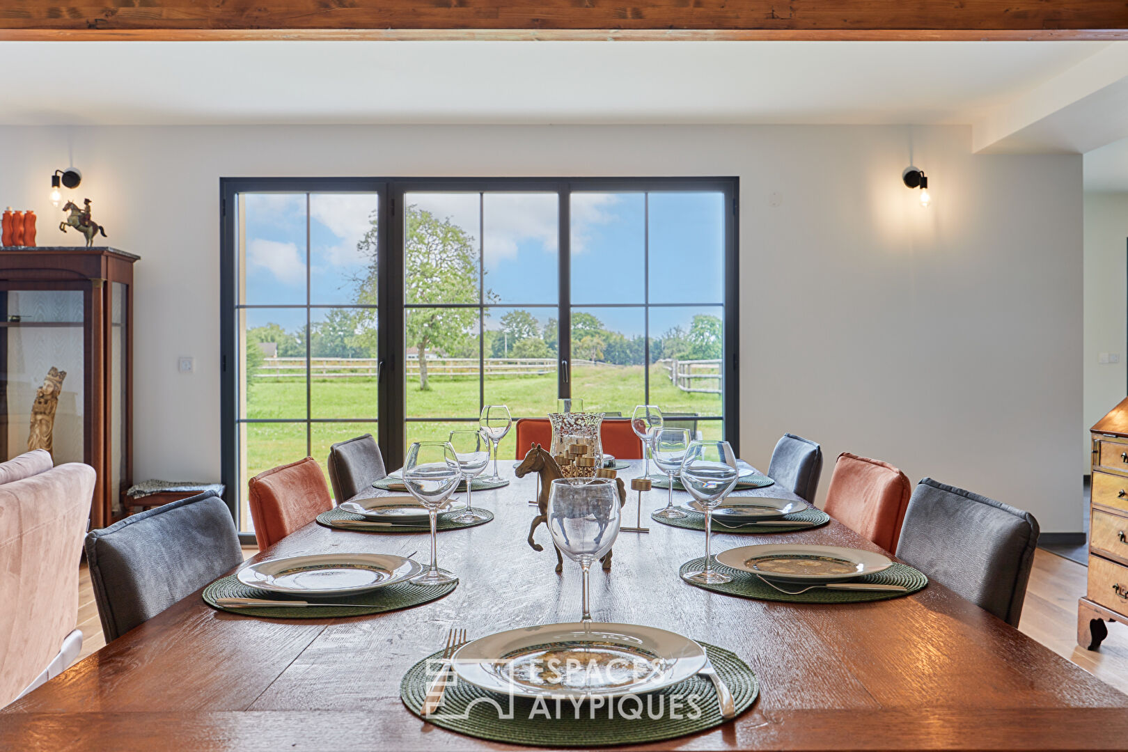 Haras moderne et maison familiale proche du Pôle International du Cheval