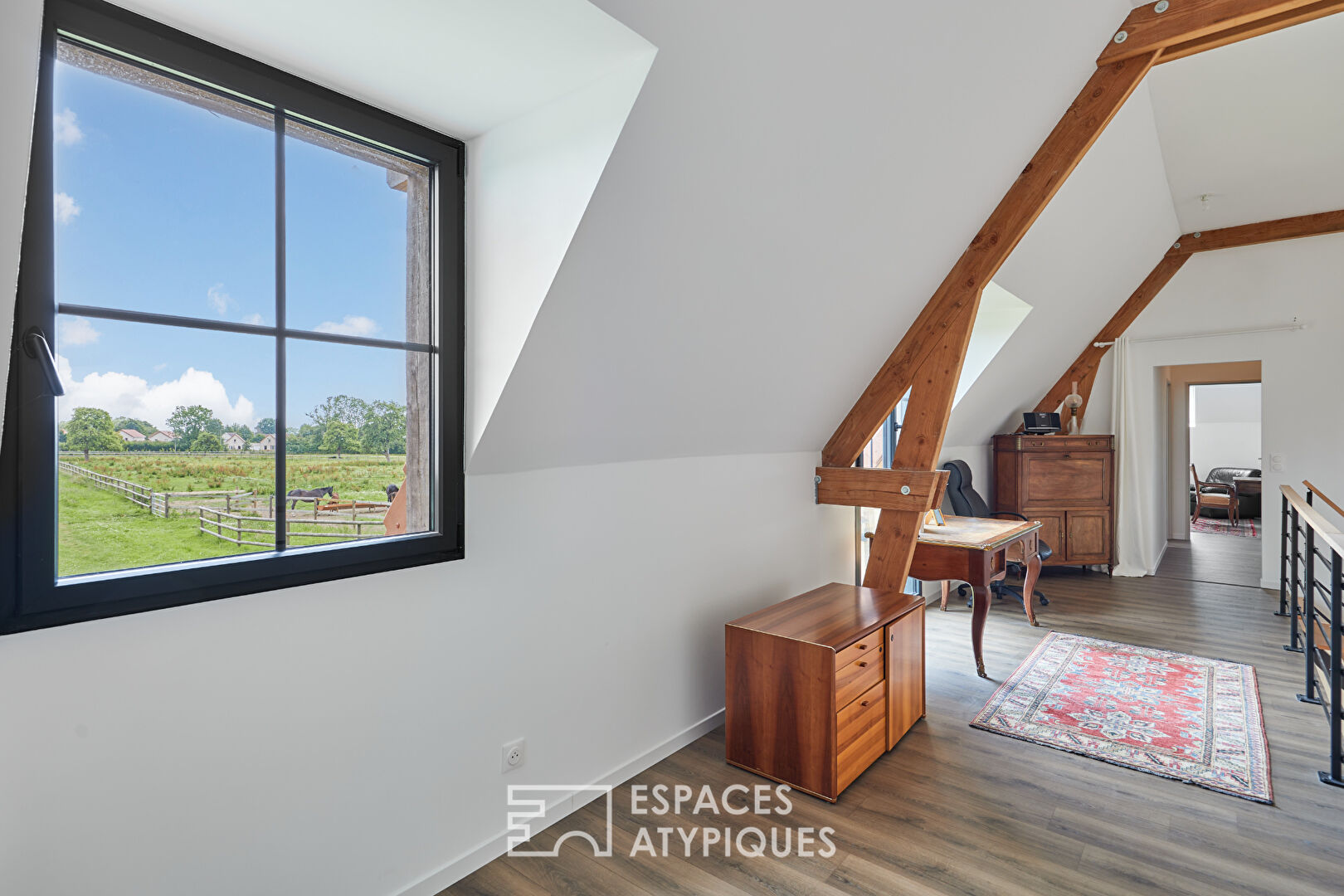 Haras moderne et maison familiale proche du Pôle International du Cheval
