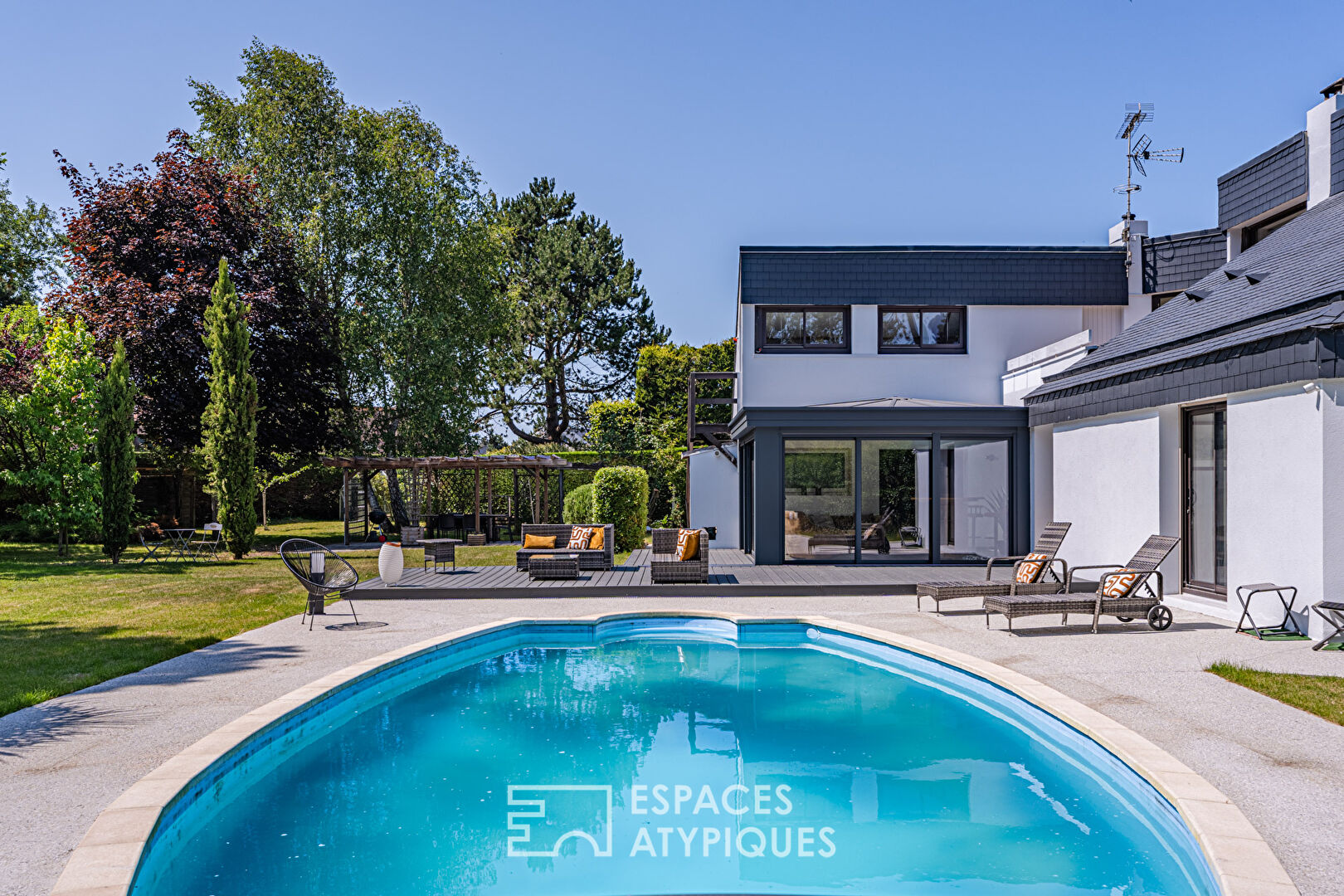 Maison contemporaine avec piscine à 350 m de la plage