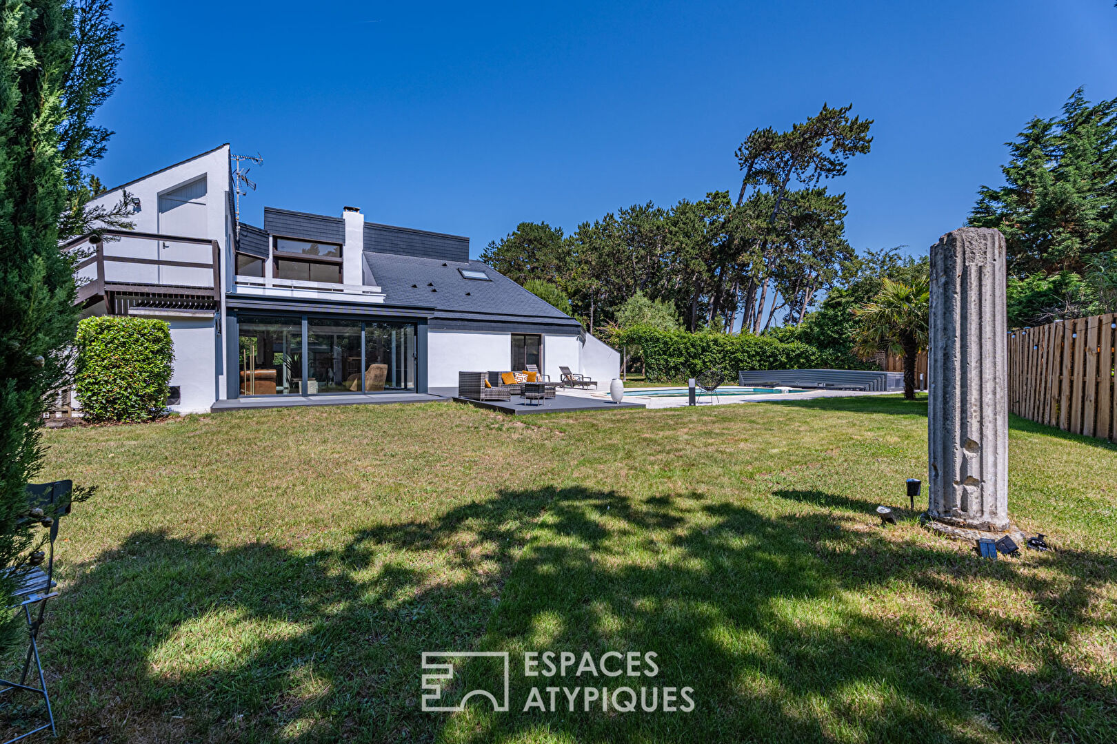 Maison contemporaine avec piscine à 350 m de la plage