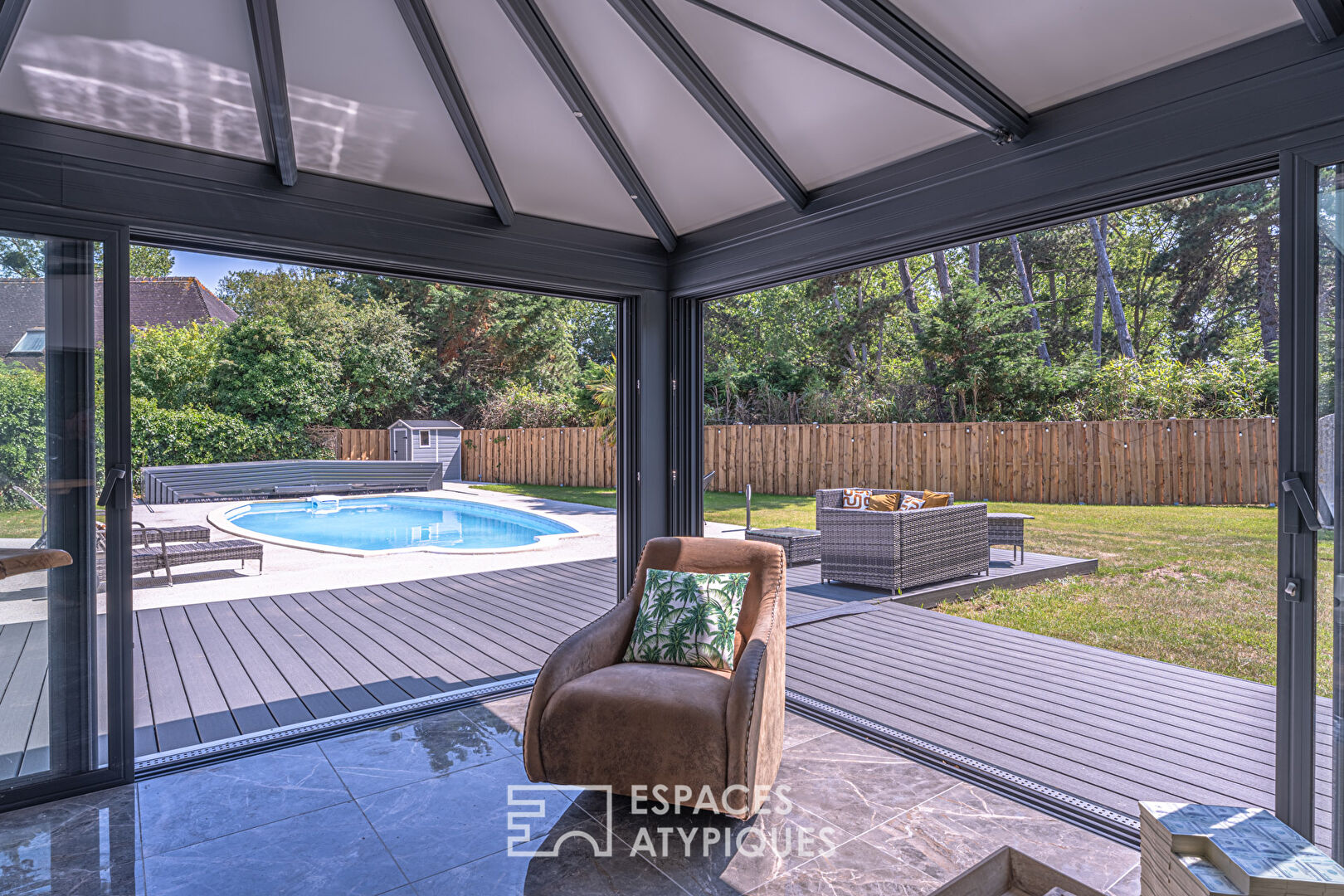 Maison contemporaine avec piscine à 350 m de la plage
