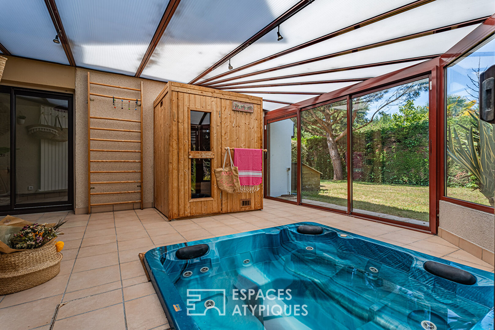 Maison contemporaine avec piscine à 350 m de la plage