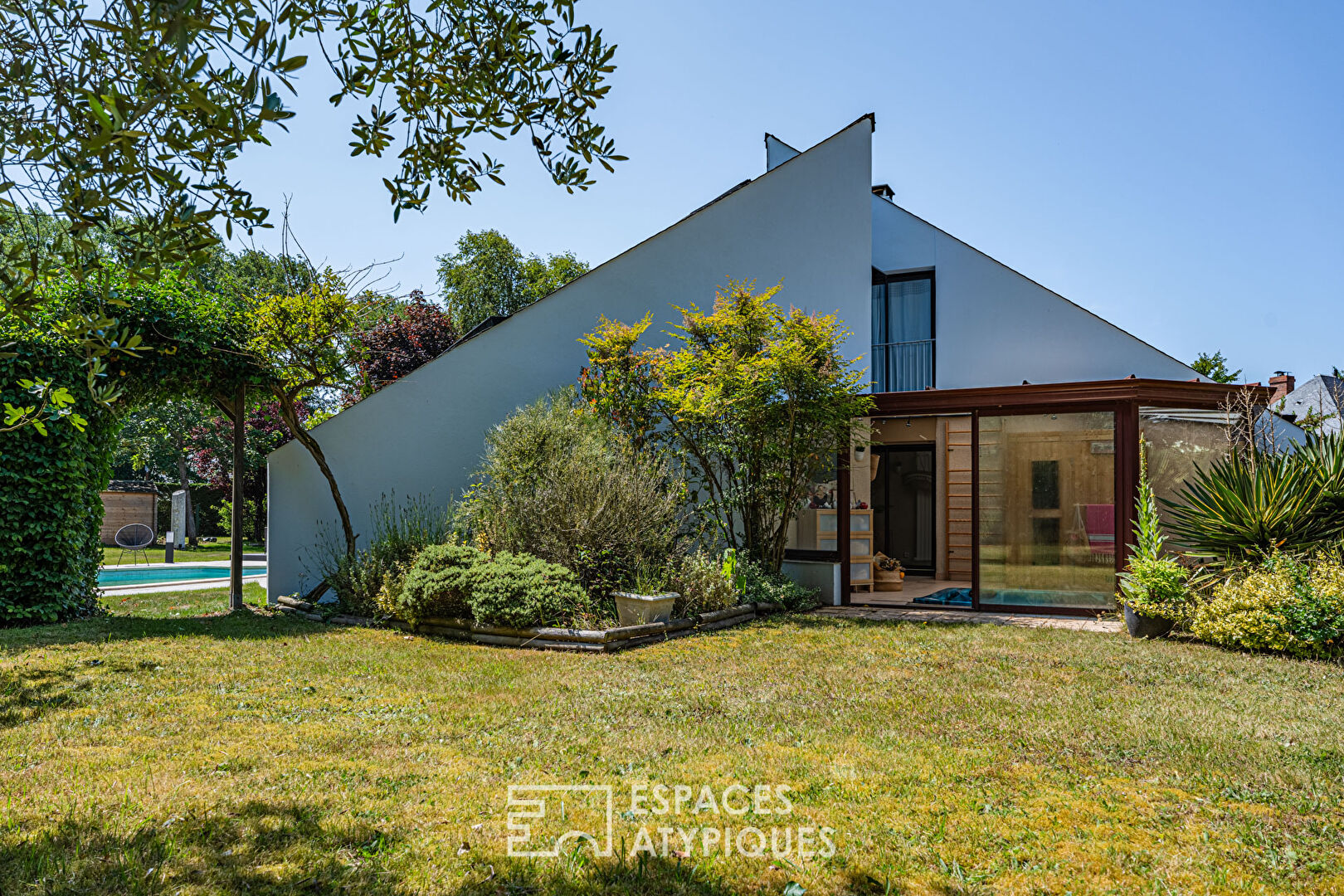 Maison contemporaine avec piscine à 350 m de la plage
