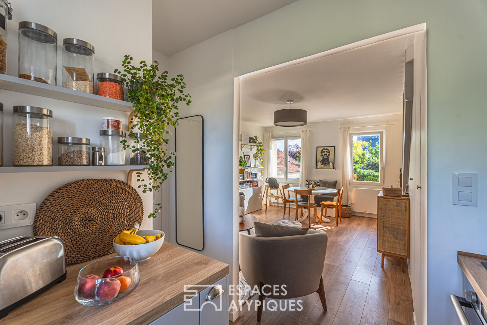 Duplex contemporain dans résidence de charme