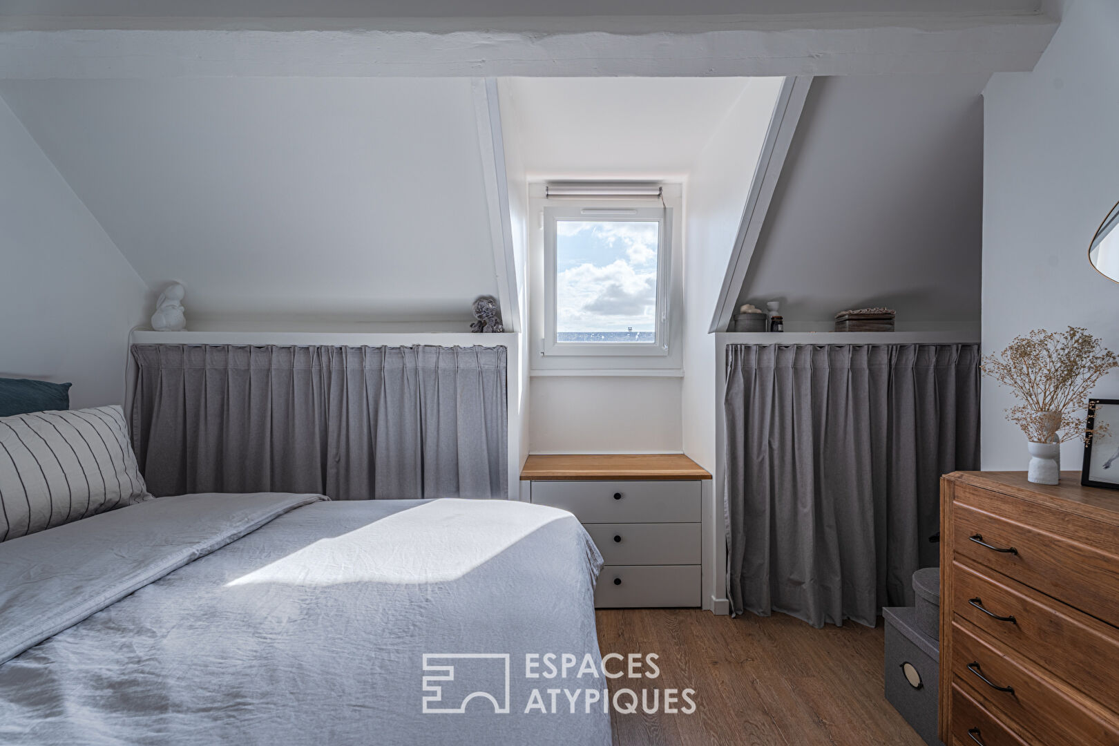 Duplex contemporain dans résidence de charme