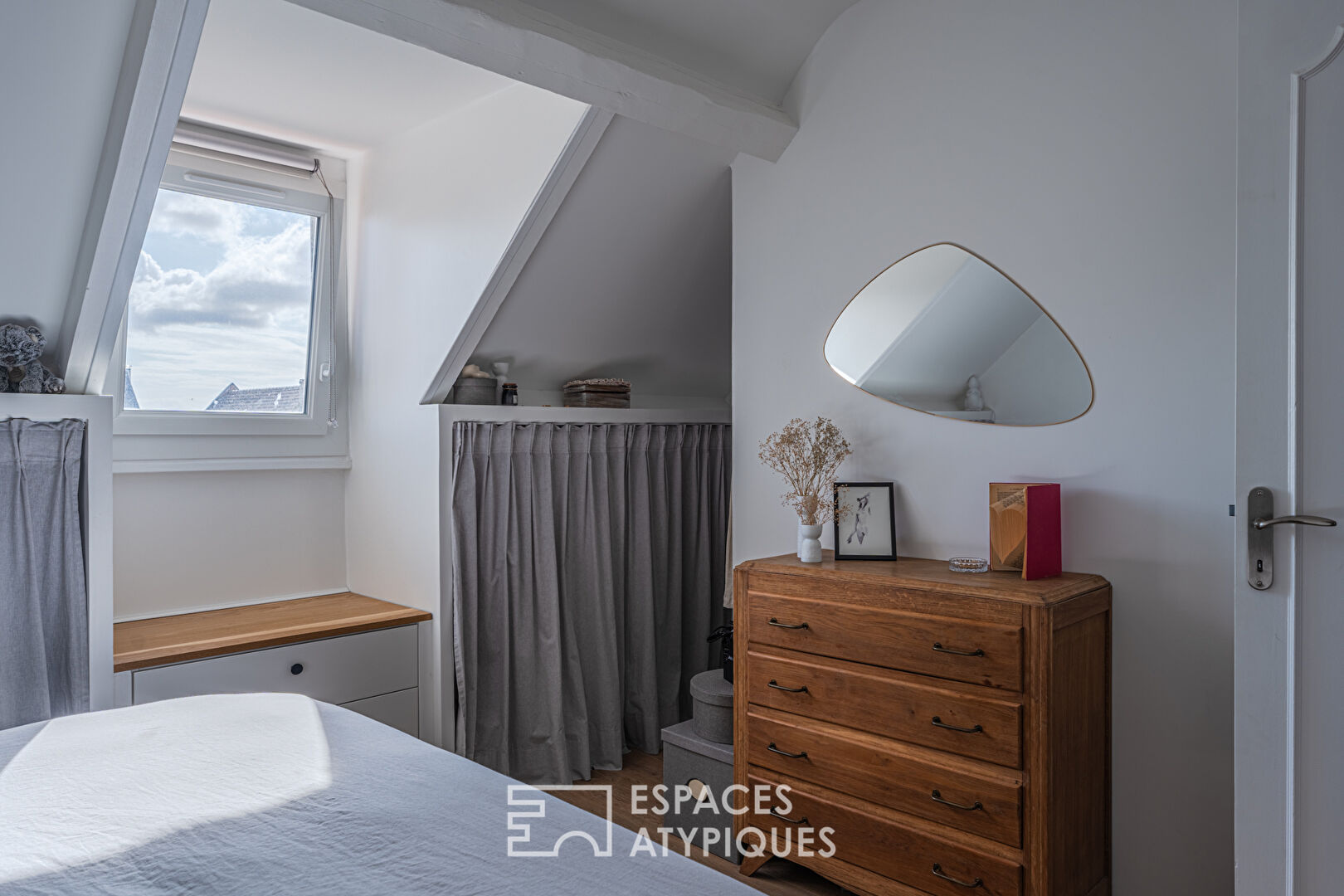 Duplex contemporain dans résidence de charme