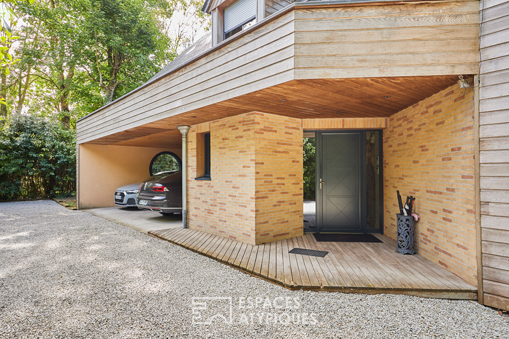 Hamlet of Lebisey: architect-designed house in a green setting
