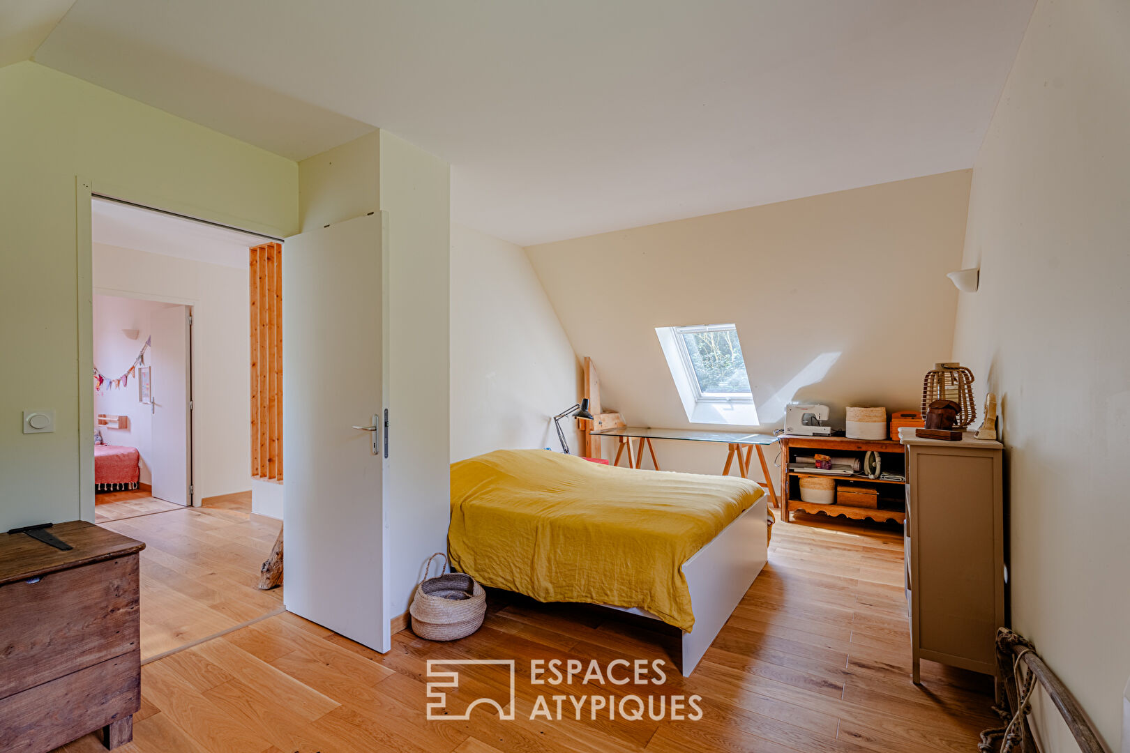 Maison à ossature bois dans un écrin de verdure
