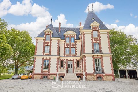 Château rénové avec ses installations équestres et maison de gardien