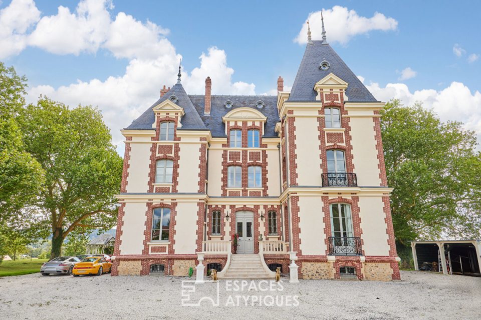 Château rénové avec ses installations équestres et maison de gardien