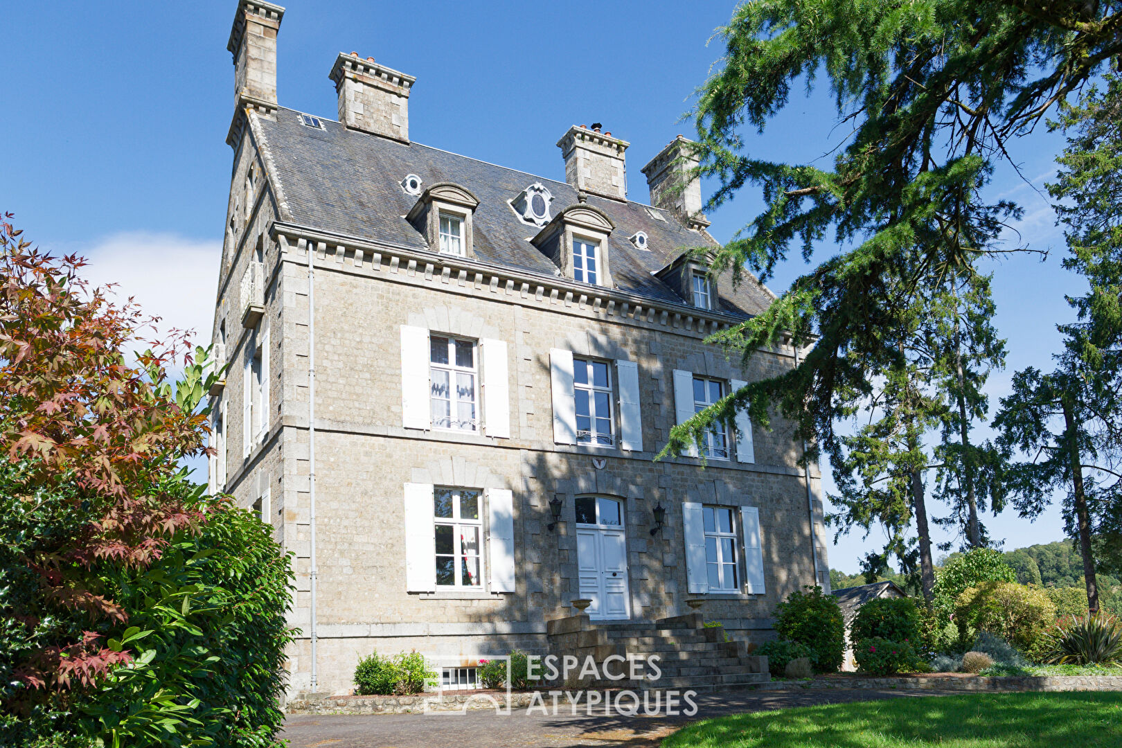 17th century property and its outbuildings
