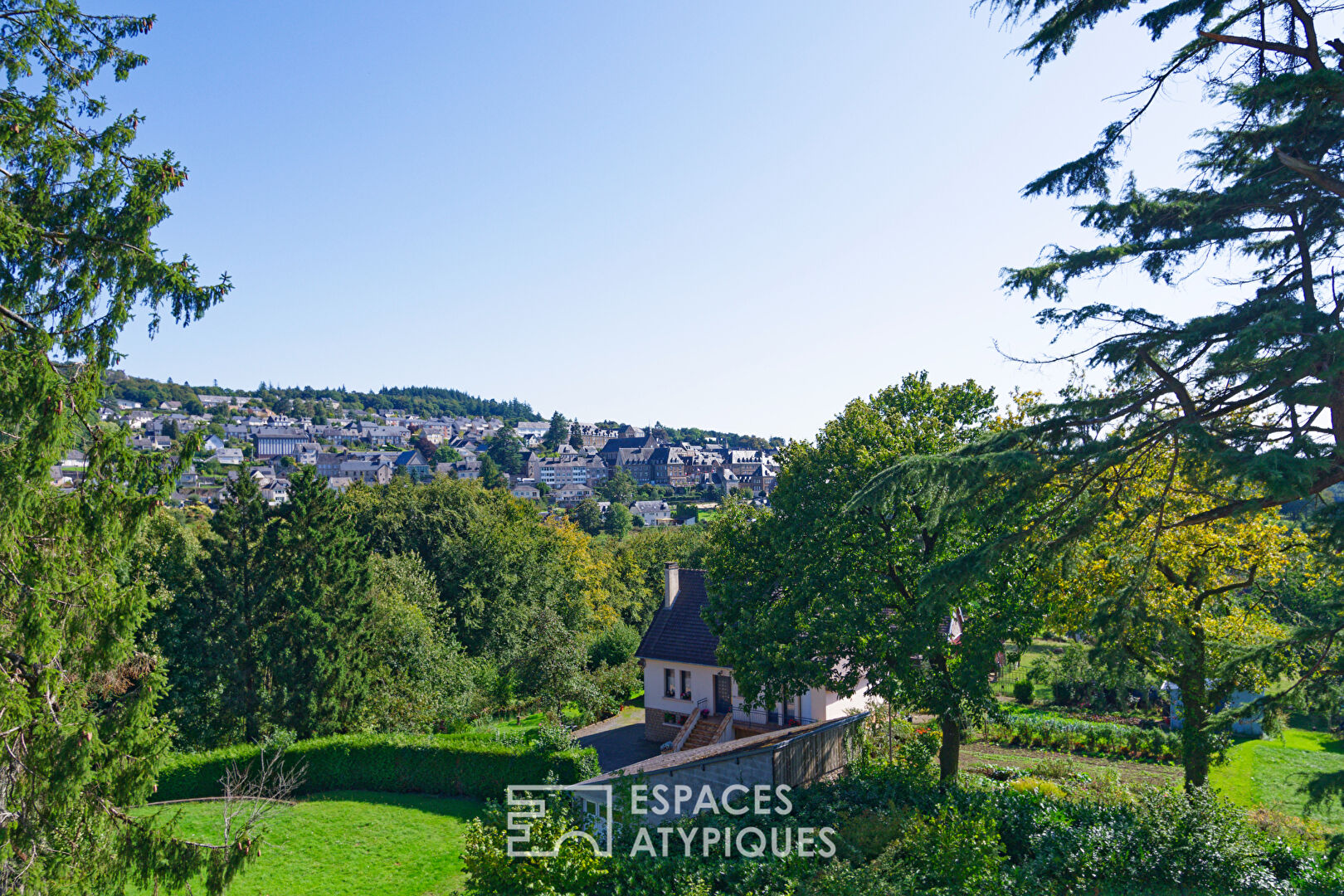17th century property and its outbuildings