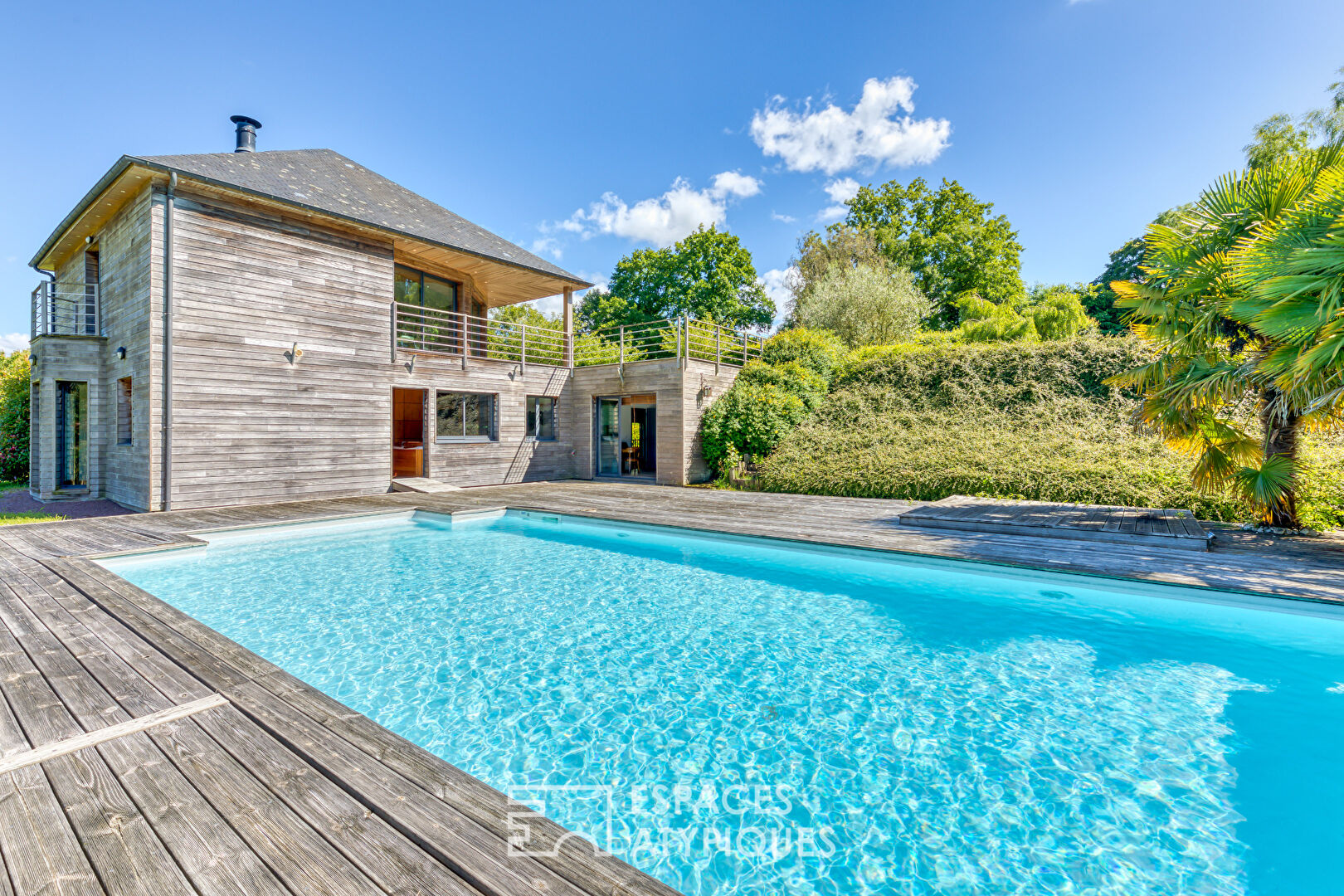 Propriété contemporaine avec dépendance, piscine et panorama exceptionnel