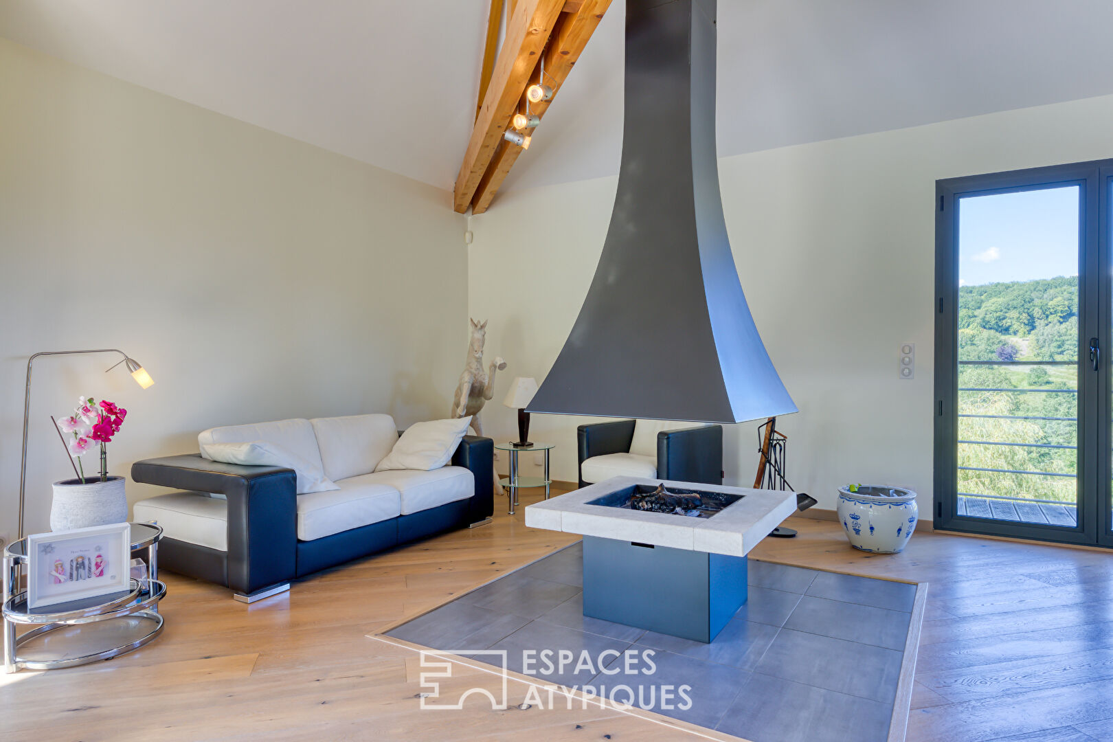 Propriété contemporaine avec dépendance, piscine et panorama exceptionnel
