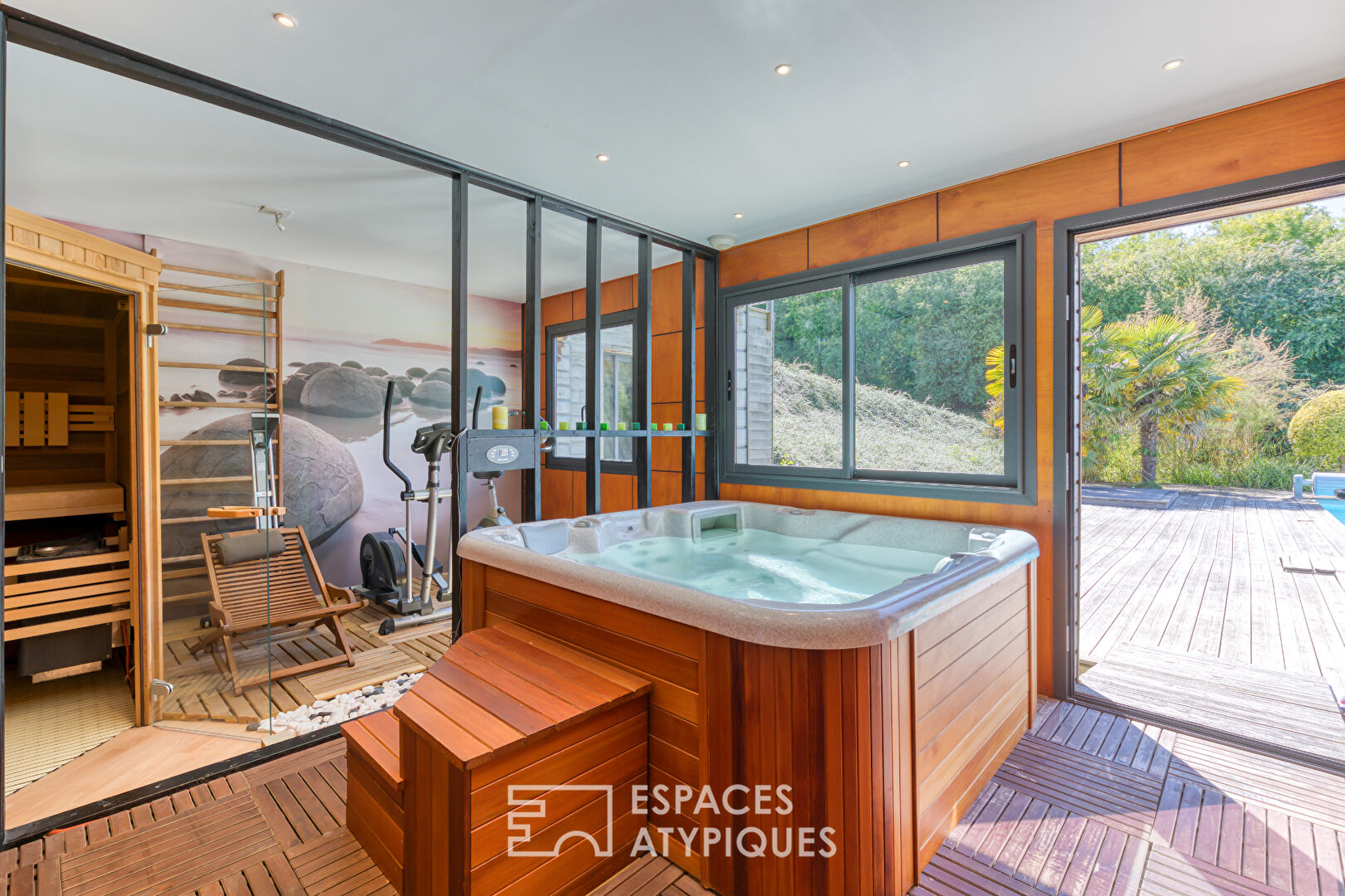 Propriété contemporaine avec dépendance, piscine et panorama exceptionnel