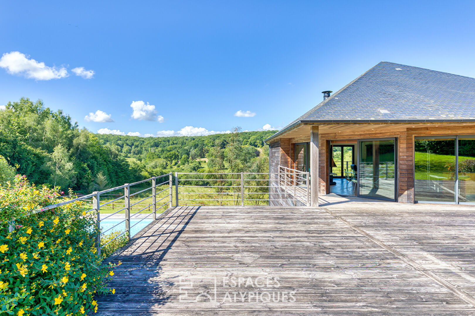 Propriété contemporaine avec dépendance, piscine et panorama exceptionnel