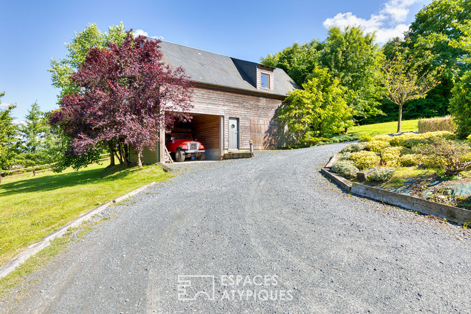 Propriété contemporaine avec dépendance, piscine et panorama exceptionnel