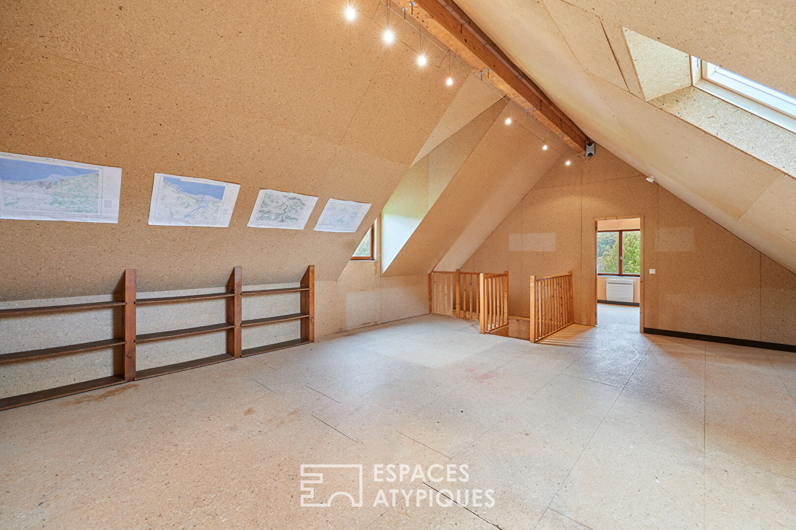 Contemporary property with outbuilding, swimming pool and exceptional panorama
