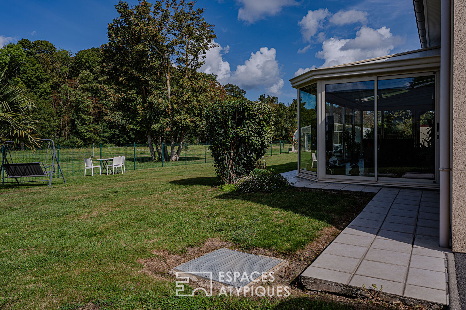 Maison récente avec piscine extérieure