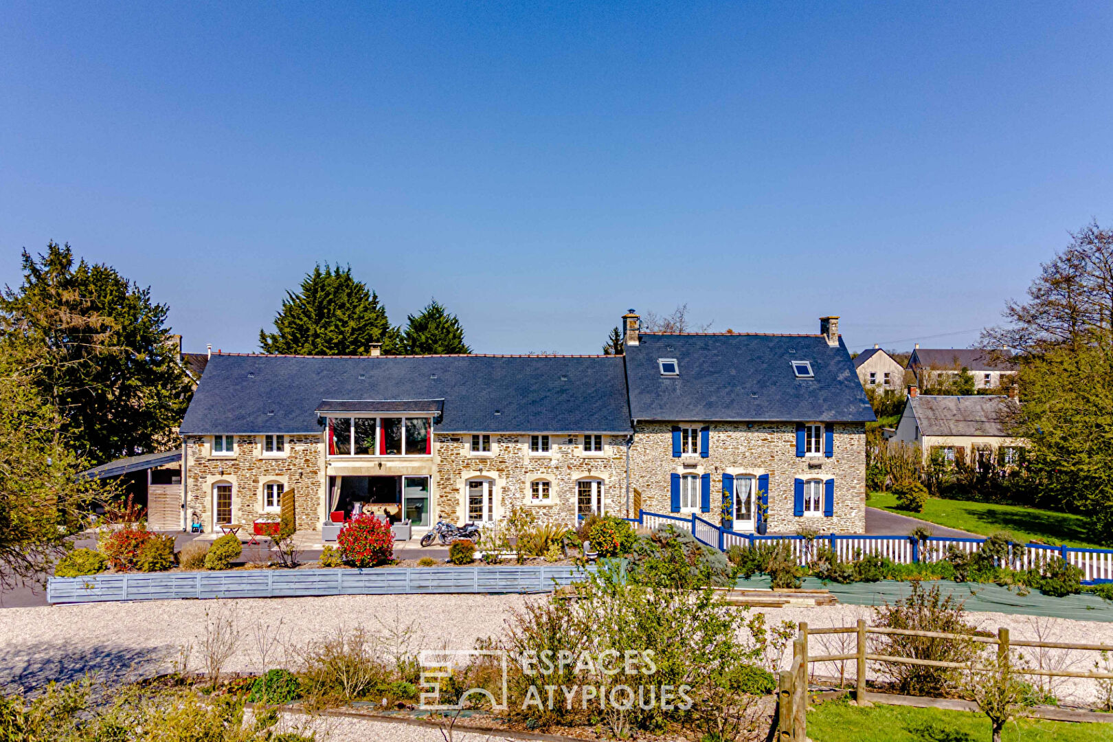 Propriété bucolique et son étang