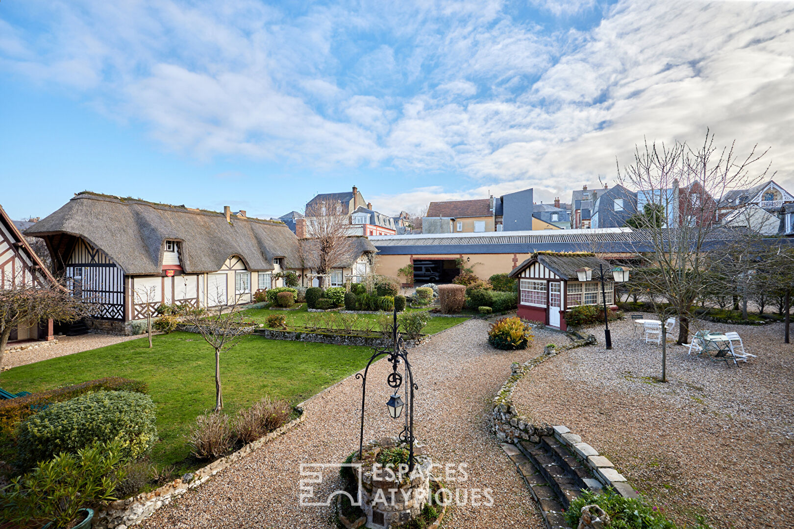 Duplex avec terrasse et parking dans résidence à deux pas de la mer