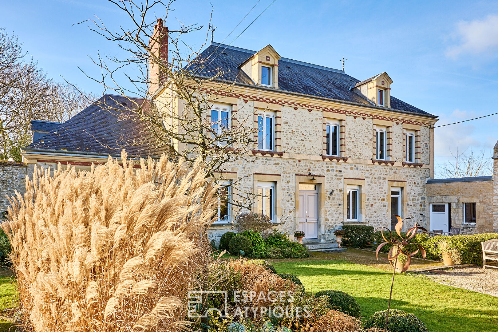 Maison de Maitre rénovée avec gite et dépendance