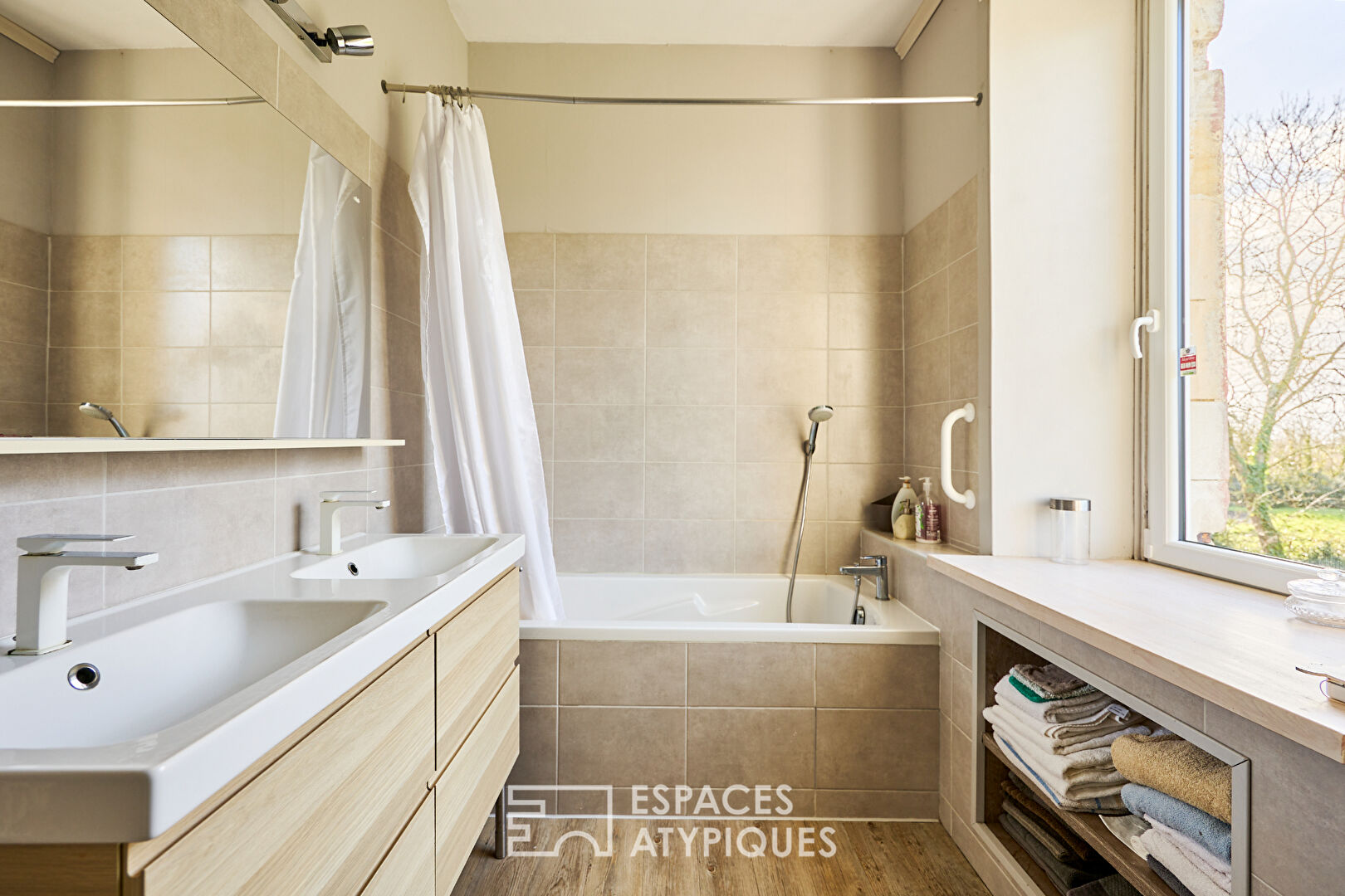 Maison de Maitre rénovée avec gite et dépendance