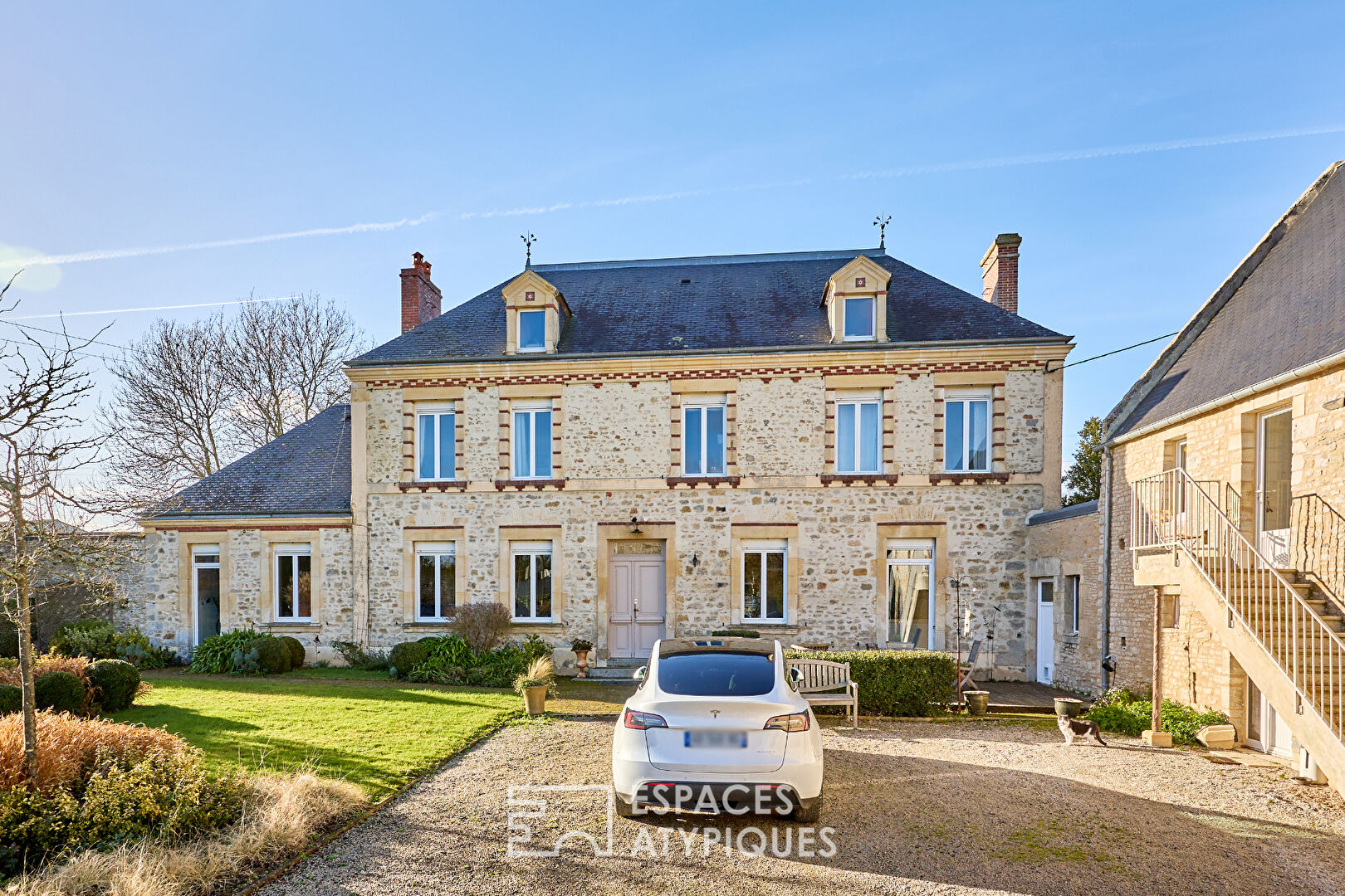 Maison de Maitre rénovée avec gite et dépendance