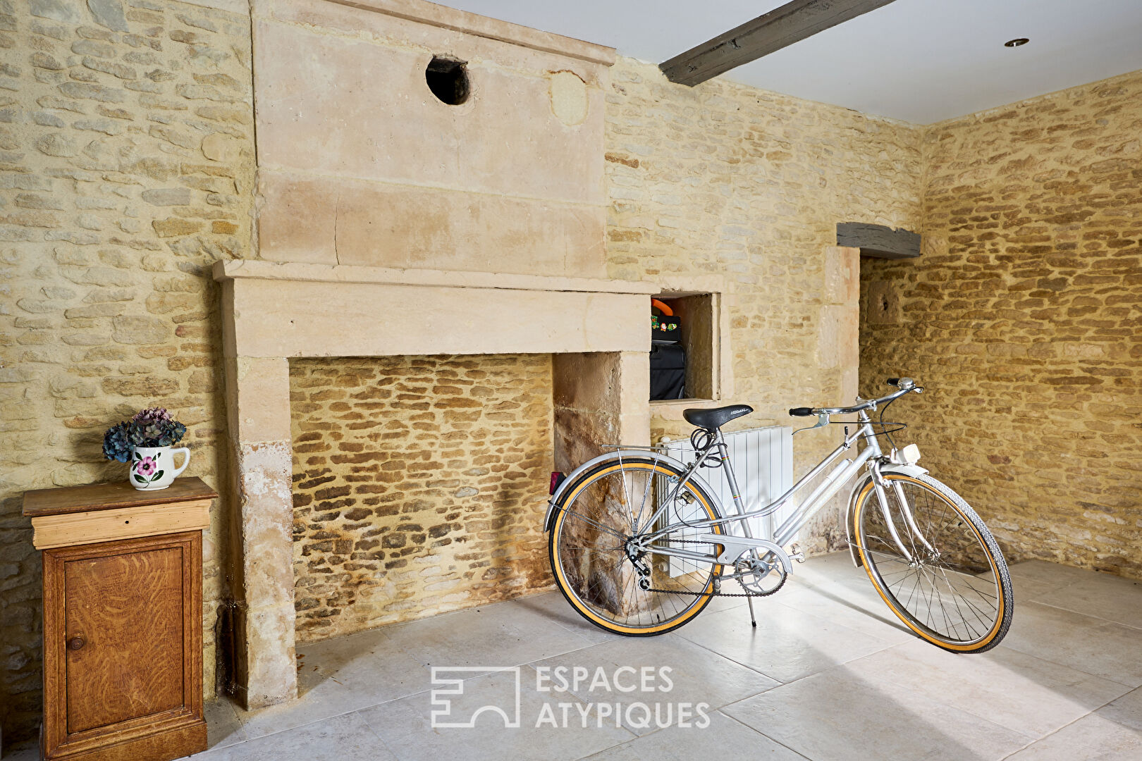 Maison en pierre rénovée avec terrasse aux portes de Caen