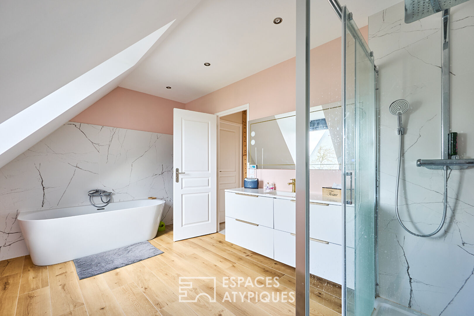 Maison en pierre rénovée avec terrasse aux portes de Caen