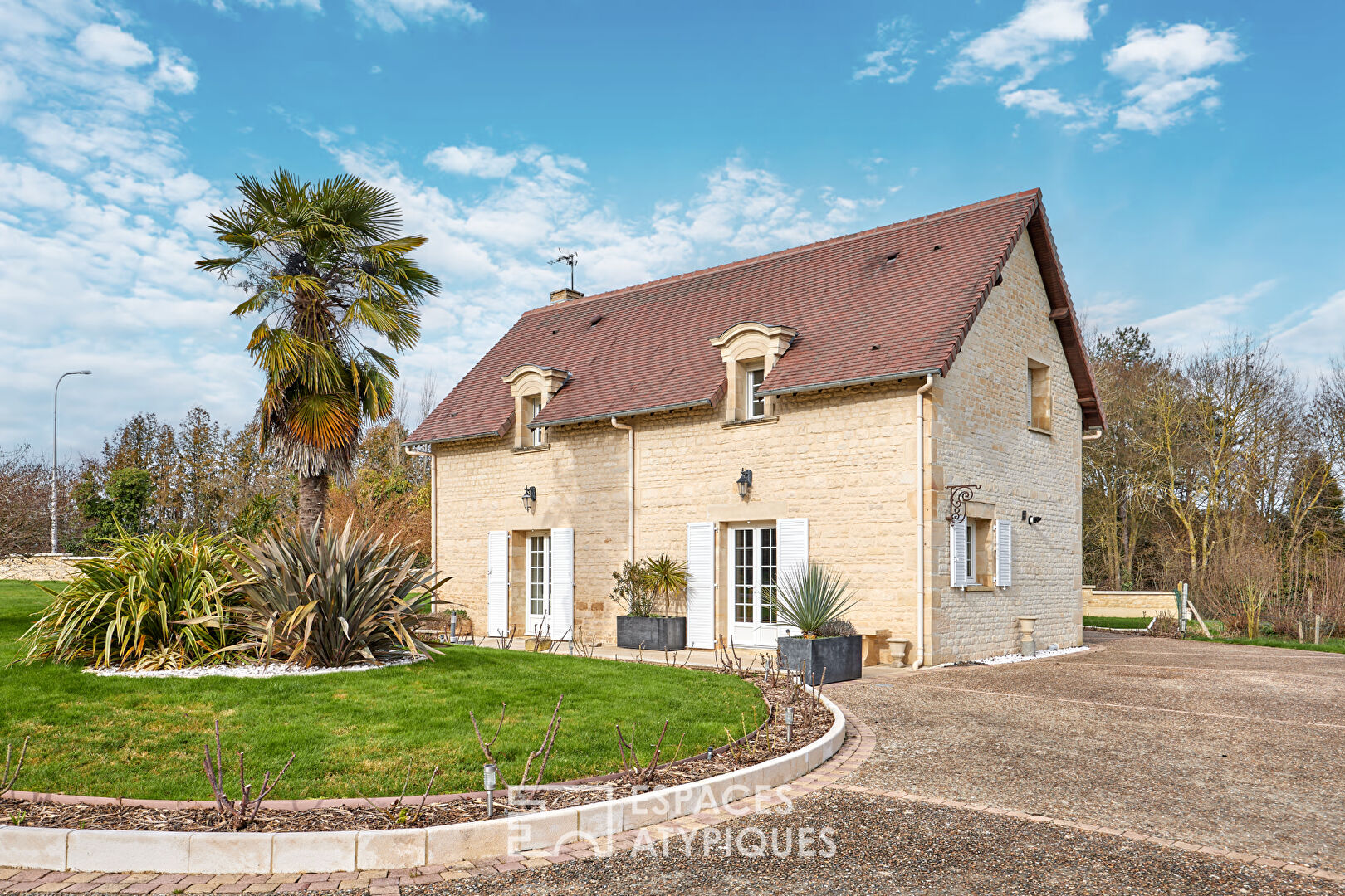 Maison en pierre et sa dépendance aménageable