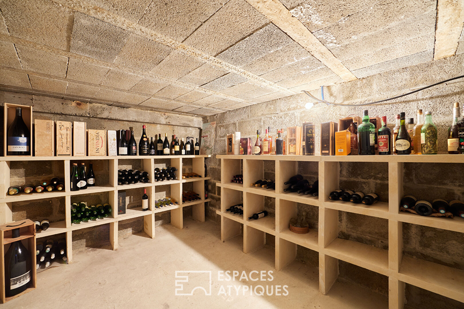 Maison en pierre et sa dépendance aménageable