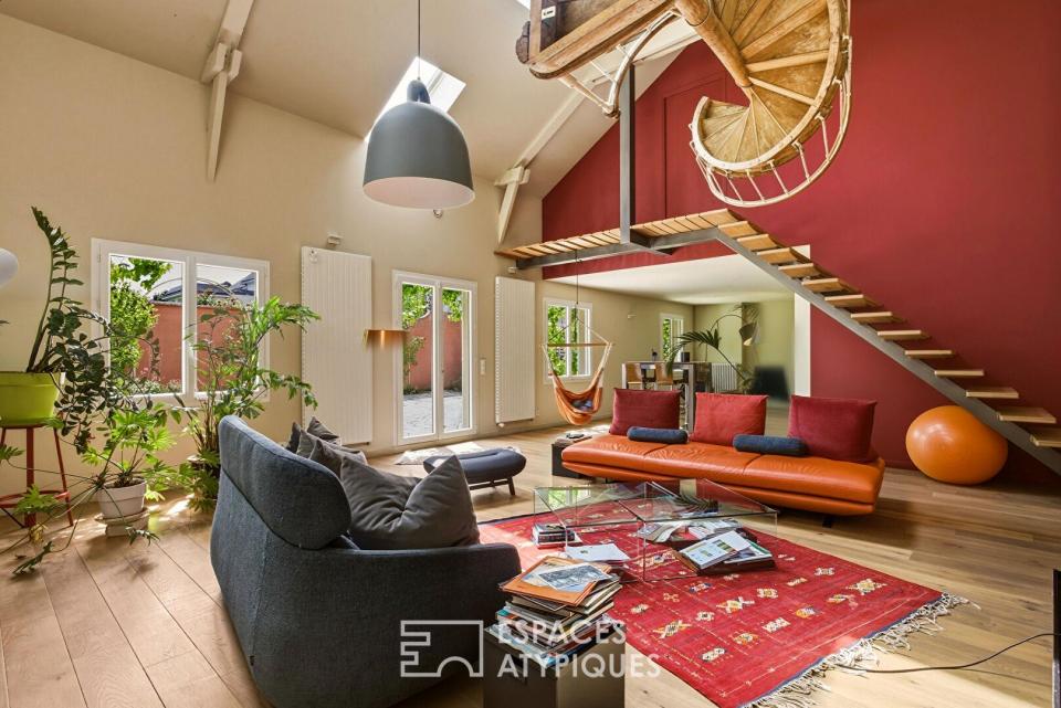 Maison de ville aux volumes remarquables et son jardin