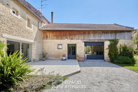 Maison ancienne de caractère avec jardin et dépendance