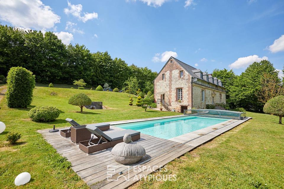 Manoir d'exception rénové et sa piscine nichés dans un parc